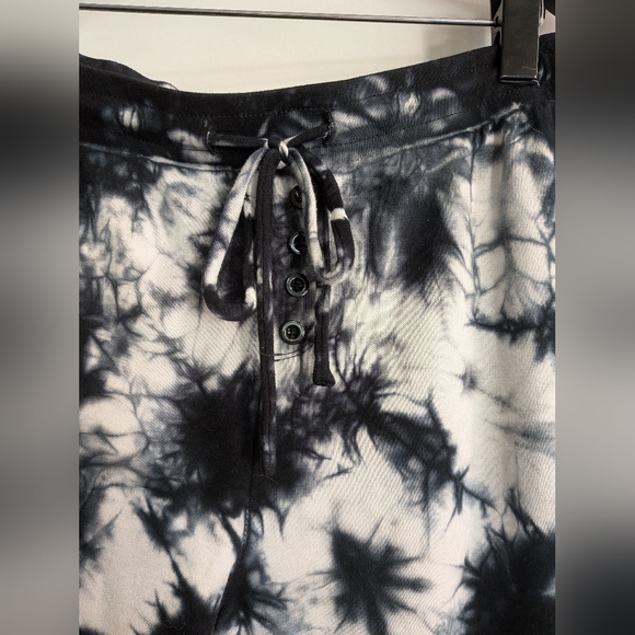 Torrid Sleep Leggings Dream Fleece Tie Dye Black & White 2 2x 18 20 #A59381 - Picture 2 of 4